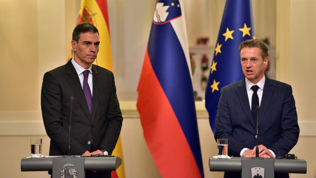 El presidente Pedro Sánchez, junto al primer ministro de Eslovenia, Robert Golob, este martes en Liubliana.