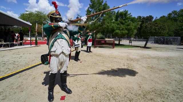 Tres soldados durante un homenaje a los héroes del Dos de Mayo, en Móstoles, en una foto de archivo.