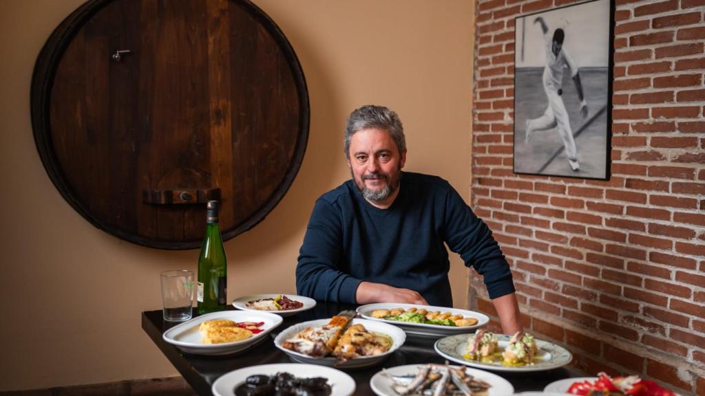 El chef Javier Ramírez en la 'sagardotegis' de su Restaurante Jota.