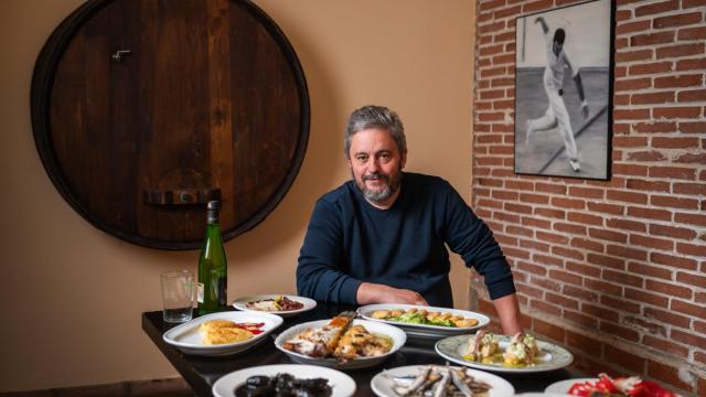 El chef Javier Ramírez en la 'sagardotegis' de su Restaurante Jota.