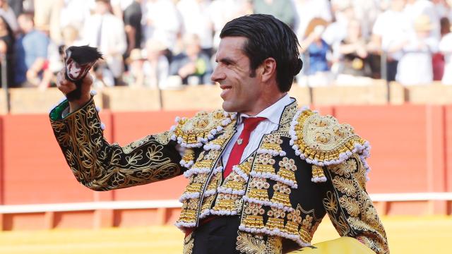 Emilio de Justo pasea una oreja en la Maestranza.