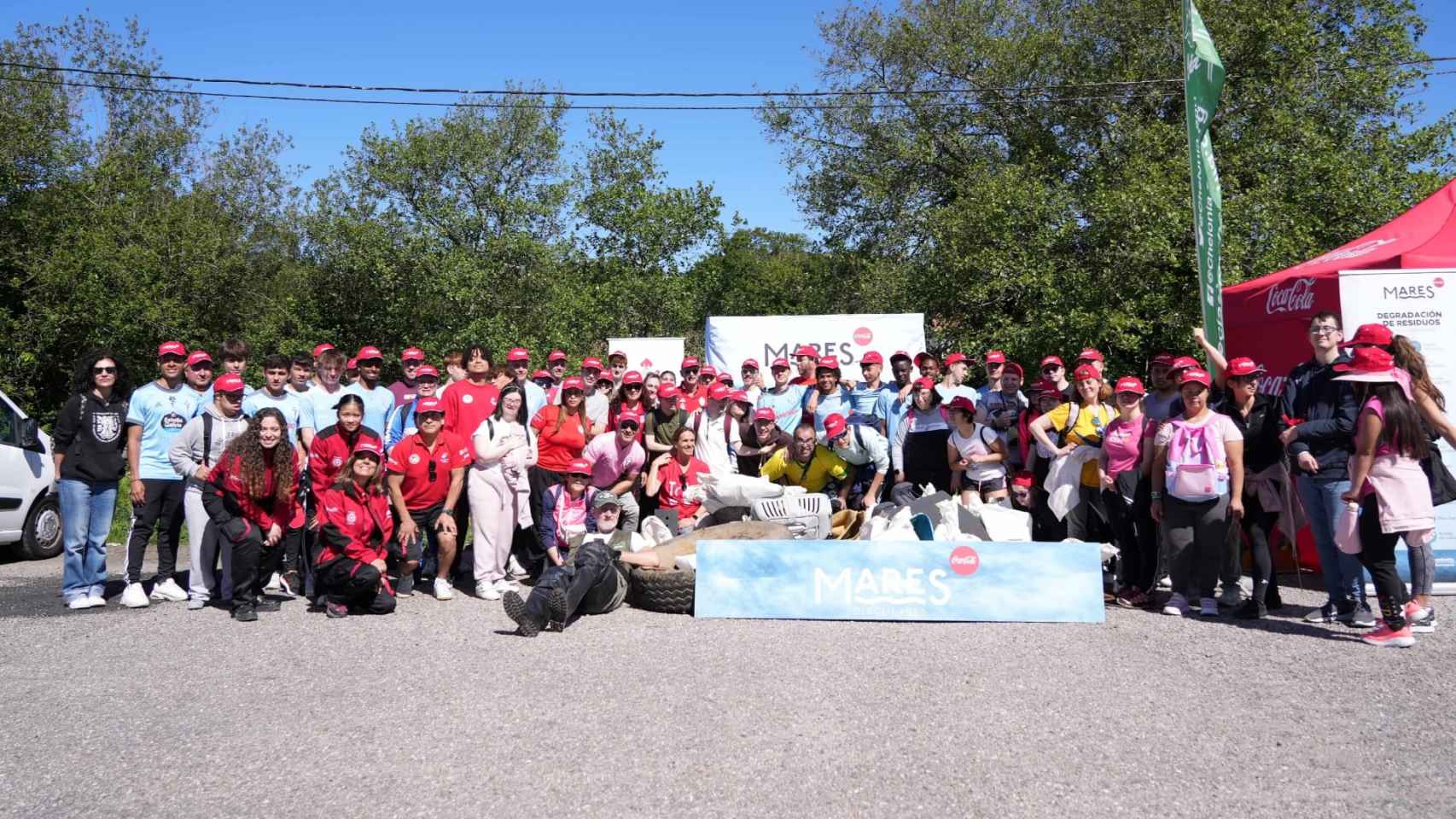 Voluntarios del programa ‘Mares circulares’ en el Lagares.