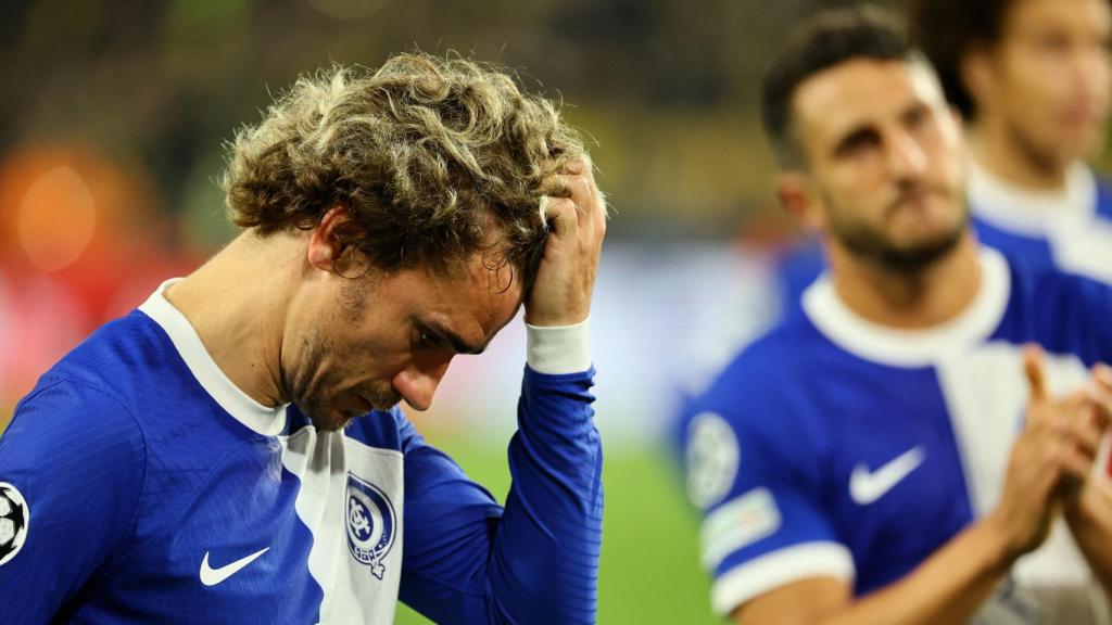 Griezmann se lamenta de la eliminación ante el Dortmund.