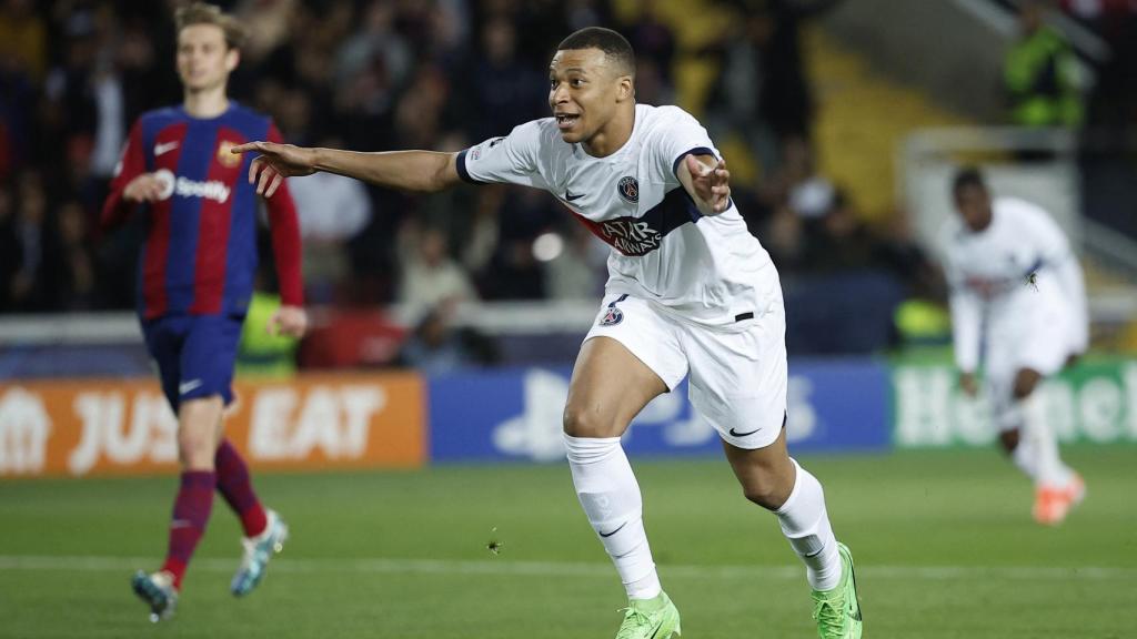 Mbappé celebra uno de sus goles ante el Barça.
