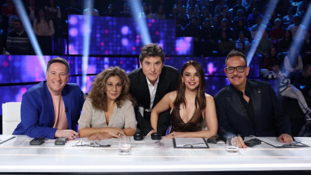 Àngel Llàcer junto al resto de jurado y al presentador de 'Tu cara me suena'.