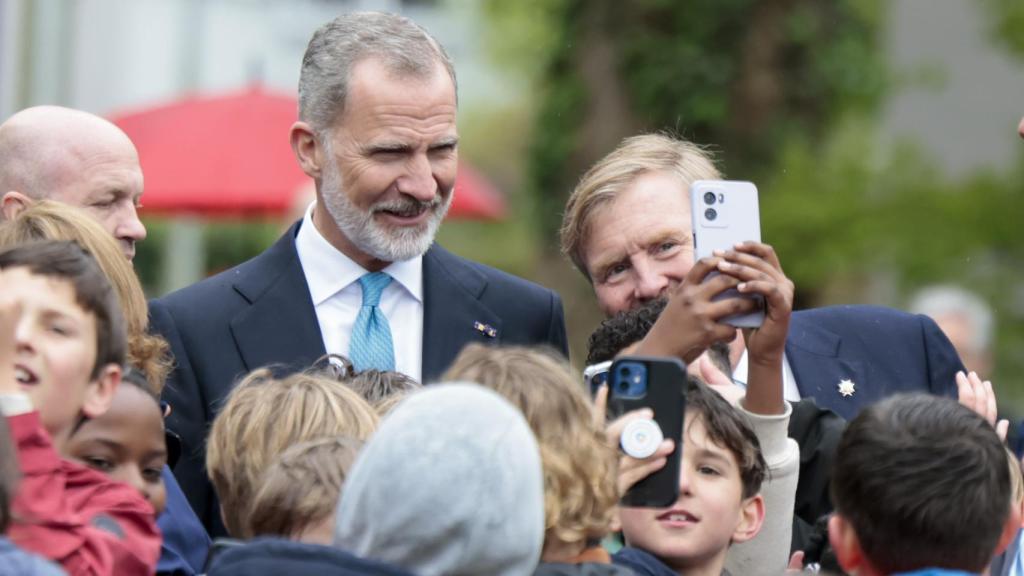 Los reyes Felipe VI y Guillermo Alejandro, en la Fundación Cruyff.