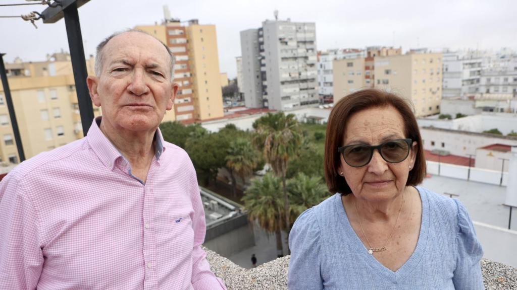 El matrimonio, frente al huerto del monstario, dentro de una finca de más de 7.000 metros.