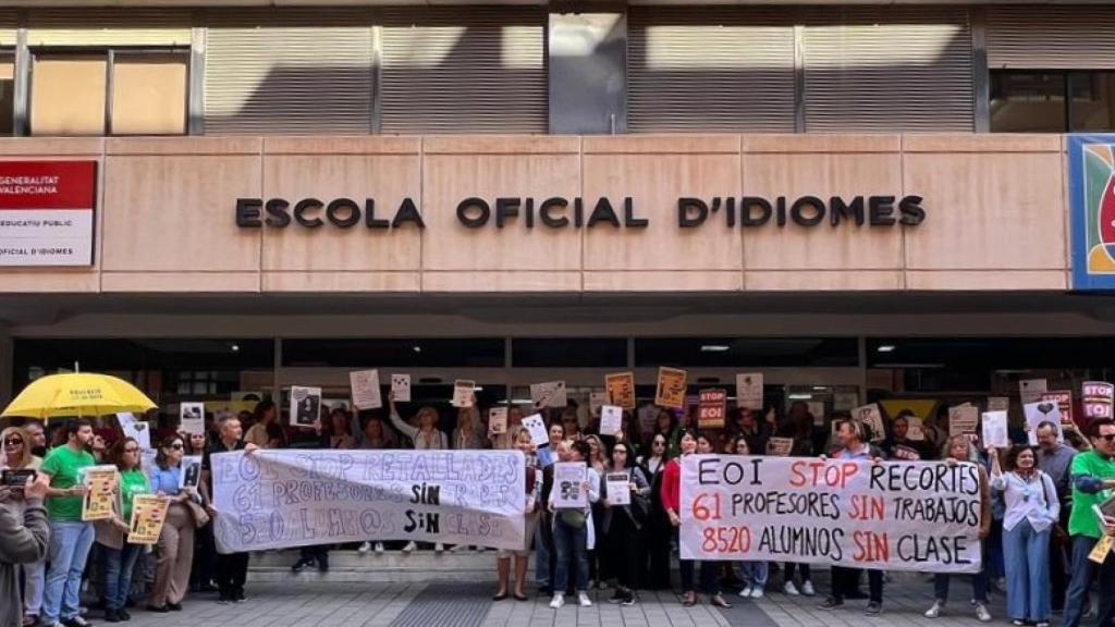 Las protestas de este miércoles frente a la EOI de Alicante.