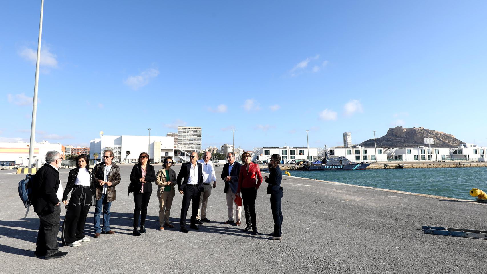 La visita del jurado este miércoles al Puerto de Alicante.