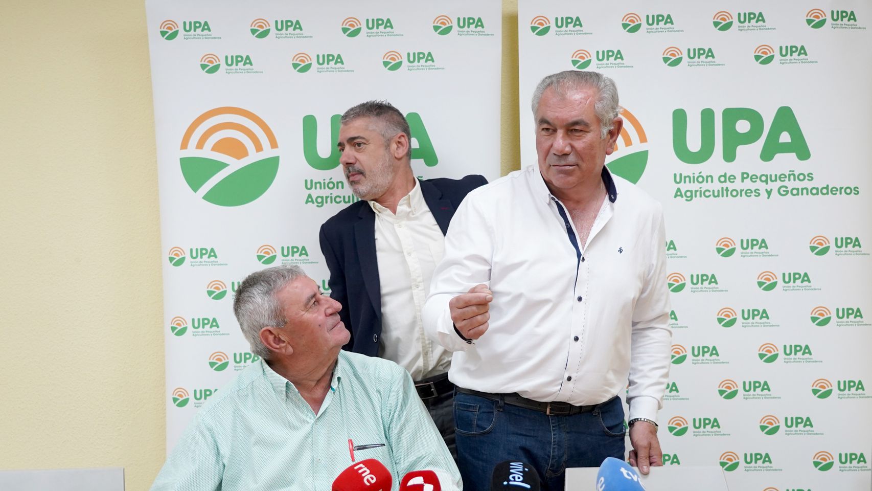 El secretario nacional de UPA, Lorenzo Ramos, explica el acuerdo de 43 medidas firmado días atrás con el Ministerio de Agricultura que activa el Plan de apoyo a los agricultores y ganaderos.