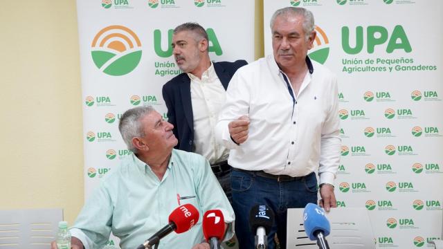 El secretario nacional de UPA, Lorenzo Ramos, explica el acuerdo de 43 medidas firmado días atrás con el Ministerio de Agricultura que activa el Plan de apoyo a los agricultores y ganaderos.