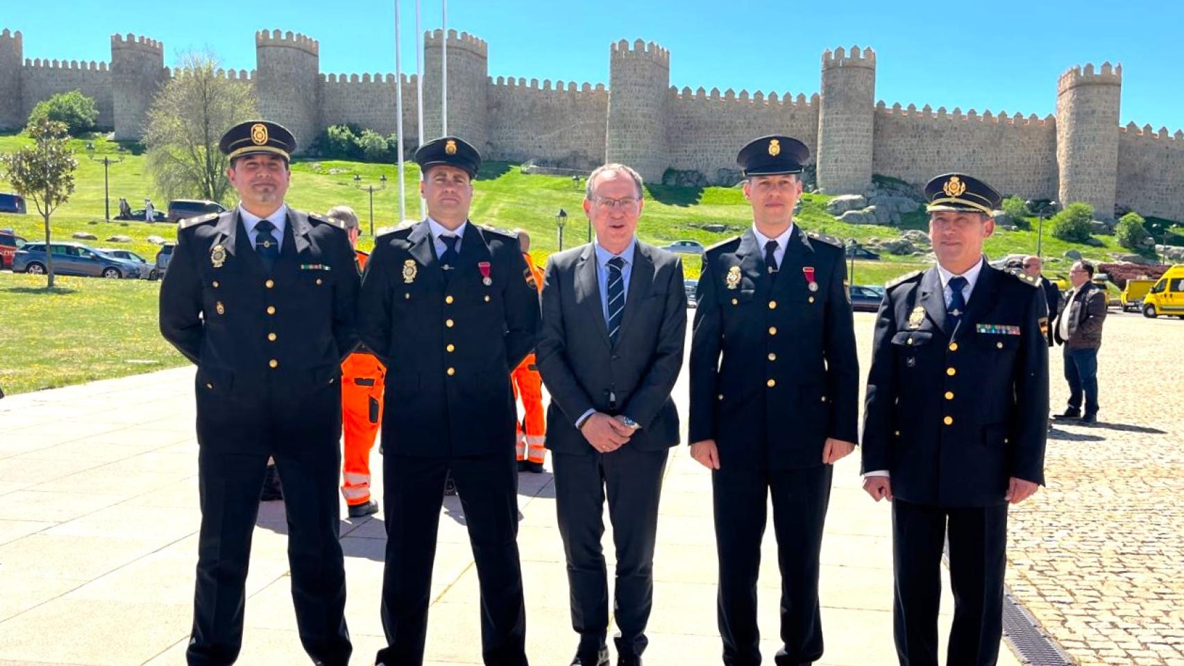 El oficial David Morales, el agente Rubén Santos, el sargento José Antonio Cueto; y el subdelegado del Gobierno en Zamora, Ángel Blanco
