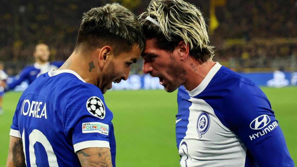 Ängel Correa y De Paul celebran un gol del Atlético de Madrid.