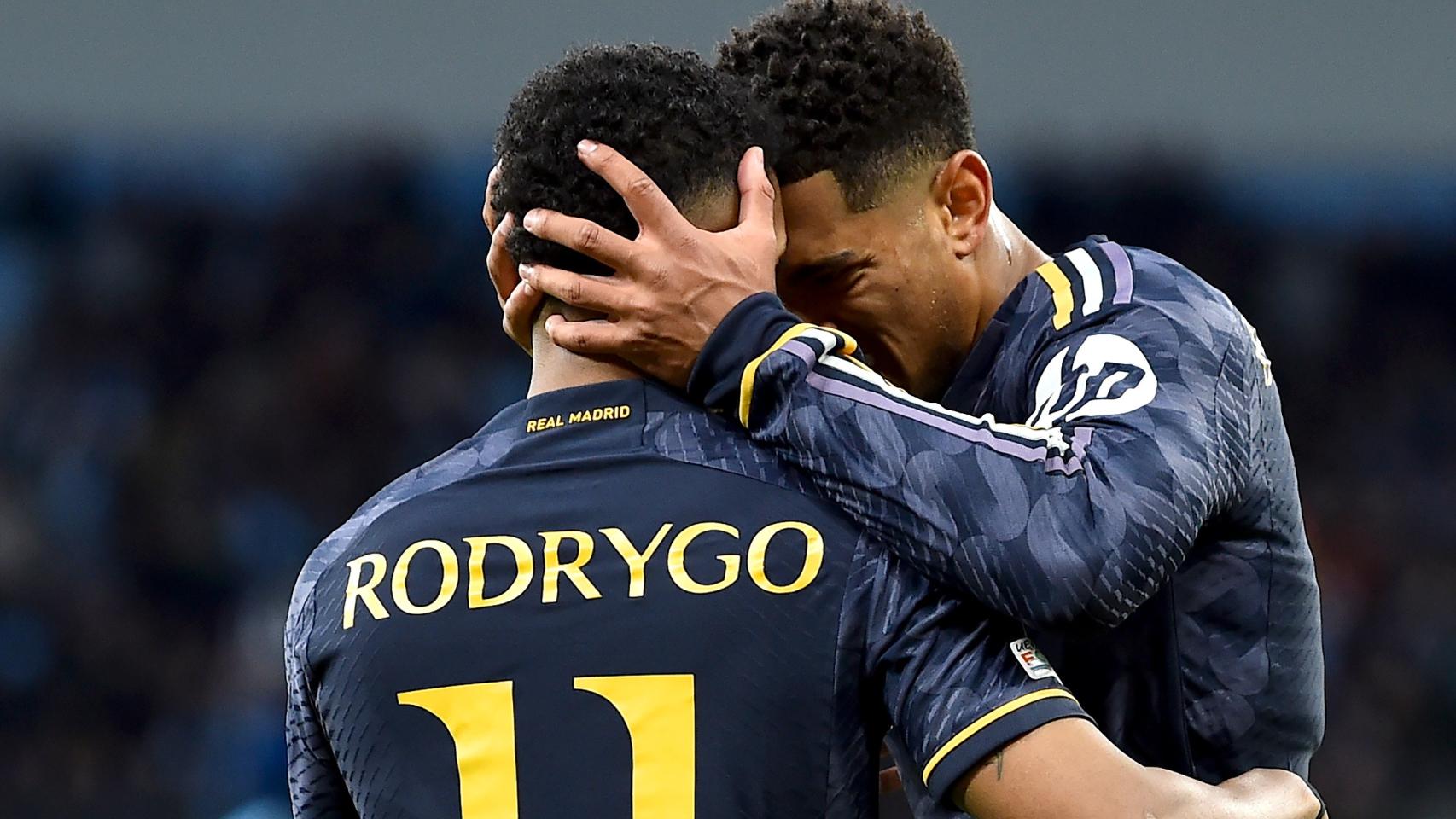 Rodrygo, felicitado por Bellingham.