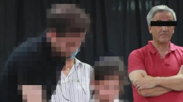 Antonio, a la derecha, en una actividad escolar publicada en redes por el colegio.