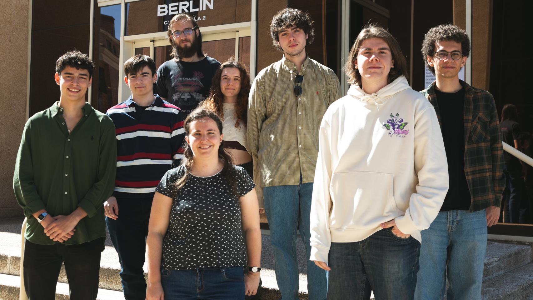 De izquierda a derecha: Pedro Pérez, Francisco Jaraba, Bartomeu Verdera, Beatriz Martínez (la coordinadora), Marta Pérez, César Vidal, Álvaro Vázquez e Ignacio Cañizares.