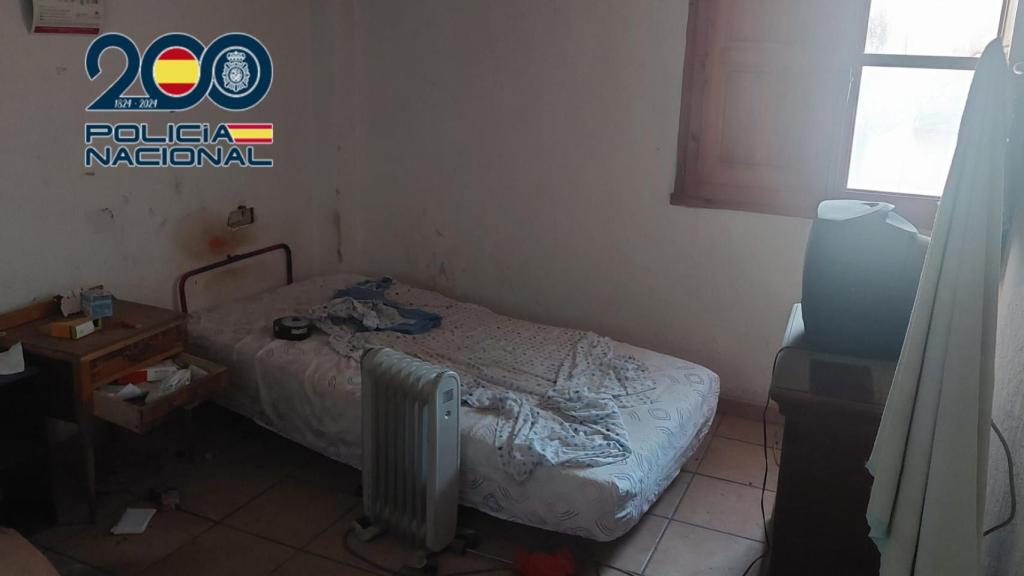 Habitación en la que estaba oculta la menor.