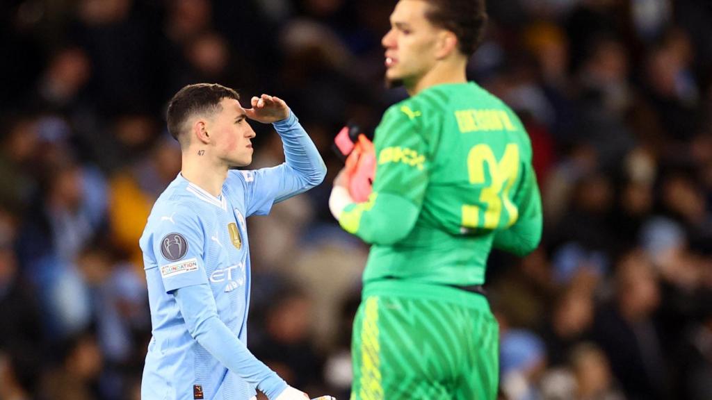 Ederson y Foden se lamentan.