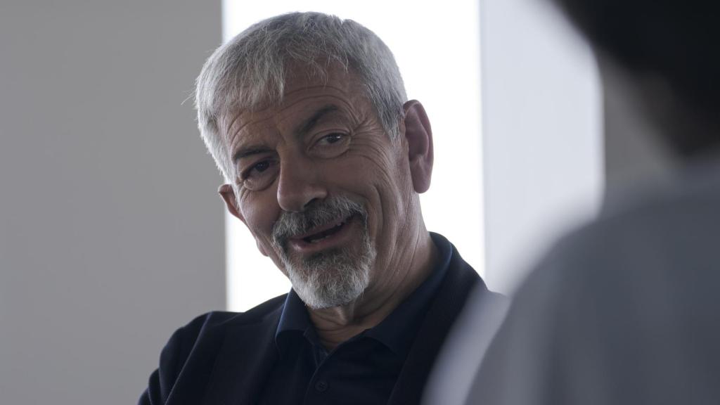 Carlos Sobera acaba de publicar un libro de memorias titulado A contracorriente (Espasa, 2024).