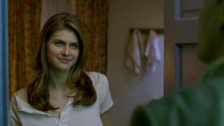 Alexandra Daddario habla alto y claro sobre su desnudo en 'True