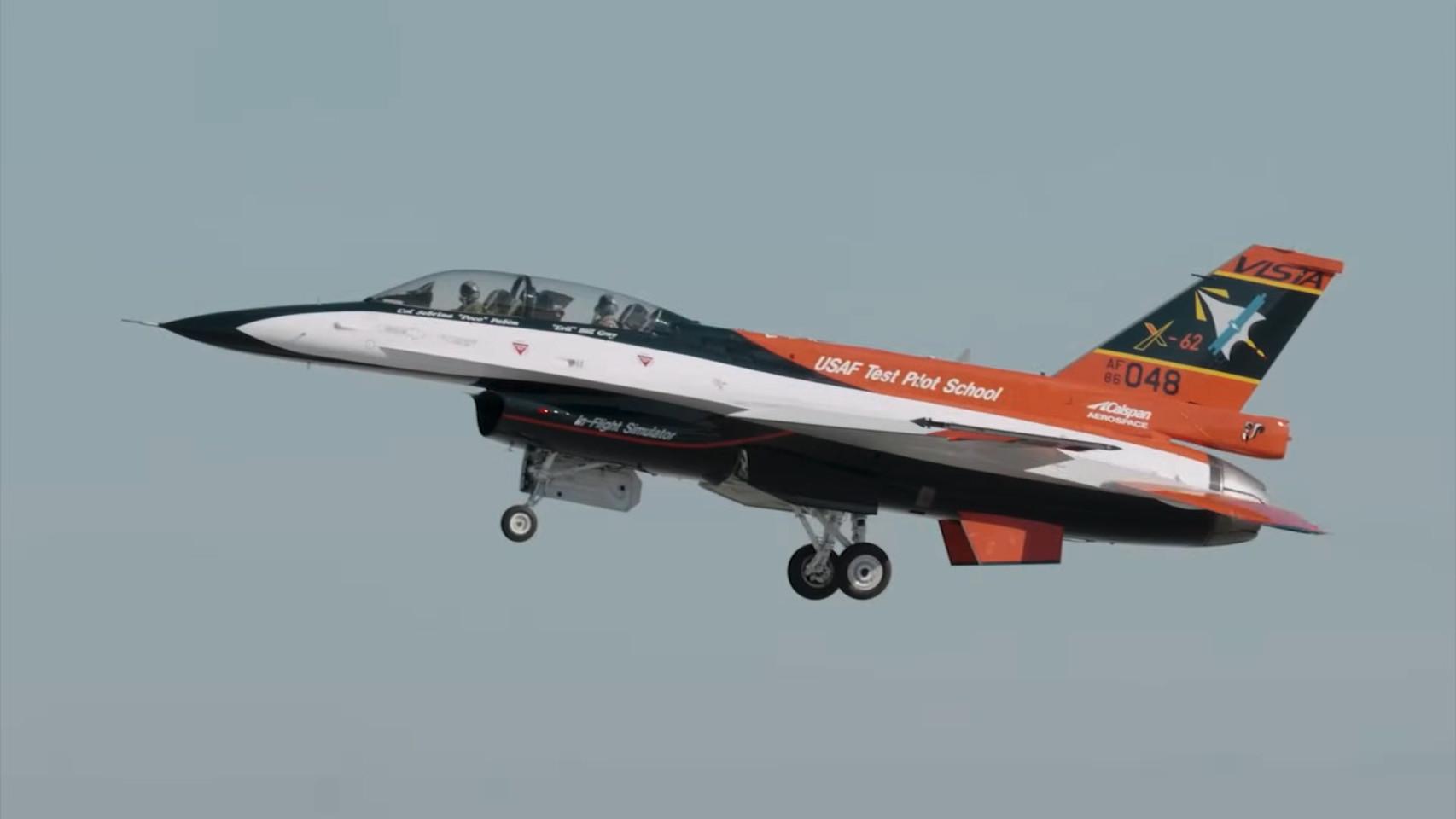 X-62A VISTA en plena prueba de combate aéreo.