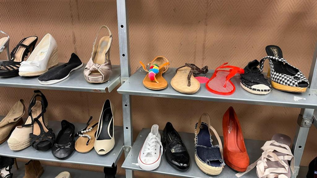 Diferentes zapatos en Humana.