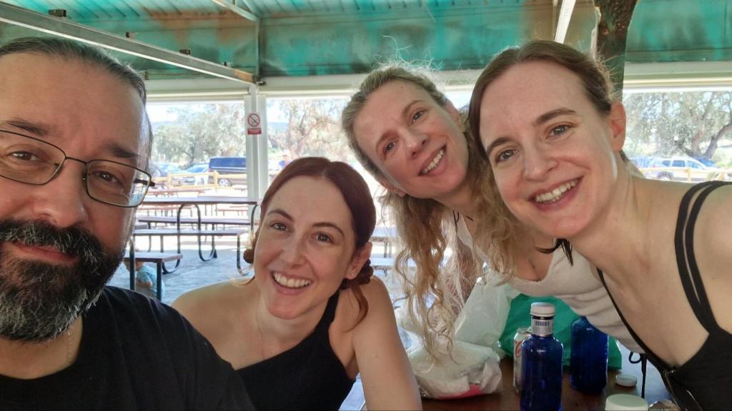 Ramón Paso con las actrices Ángela Peirat, Inés Kerzán y Ana Azorín (por orden de izquierda a derecha)