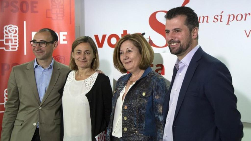 La exsenadora socialista Rosa López, junto a Luis Tudanca