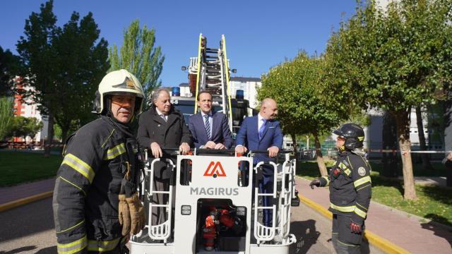 Presentación del nuevo camión escala de la Diputación de Valladolid