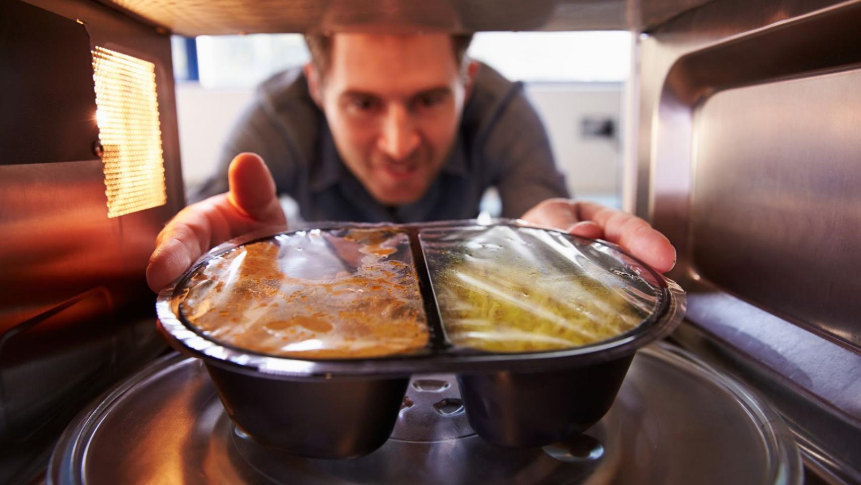 Harvard recomienda el microondas para preparar vegetales, pero no ultraprocesados.