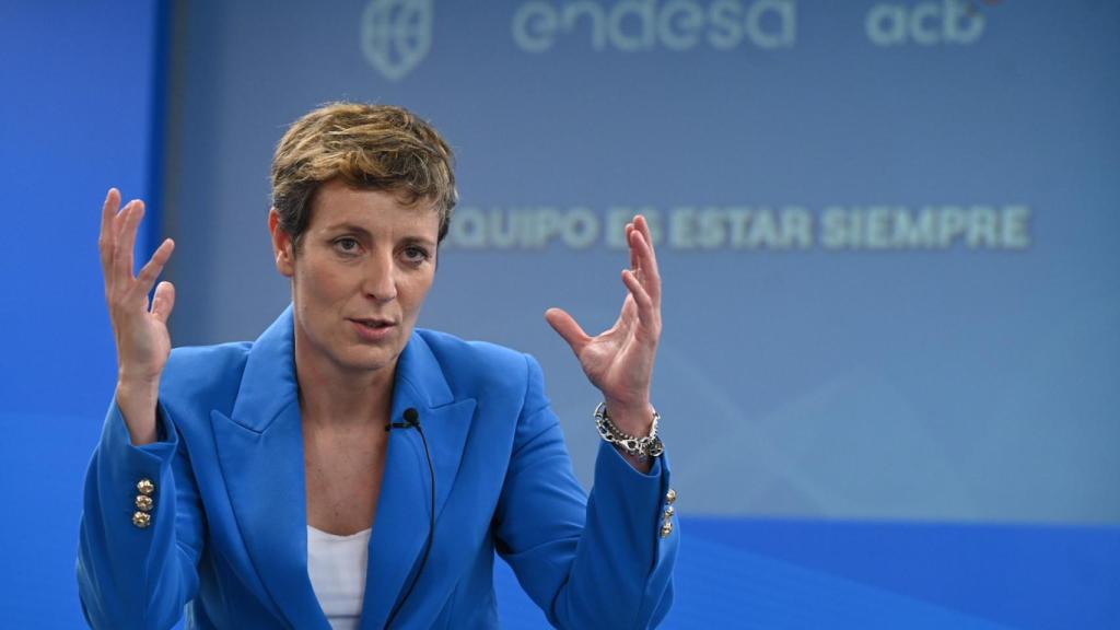 Elisa Aguilar, presidenta de la FEB, en la renovación del acuerdo con Endesa