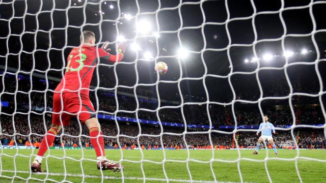 Lunin detienen el lanzamiento de penalti de Bernardo Silva sin tirarse