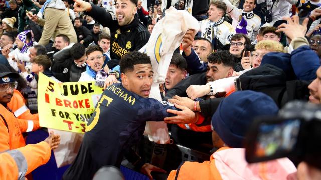 Bellingham se da un baño de masas con los madridistas tras pasar a semis de la Champions