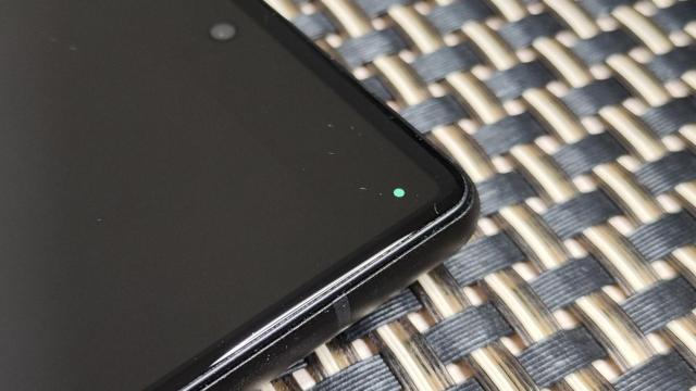 Punto verde en un móvil Google Pixel