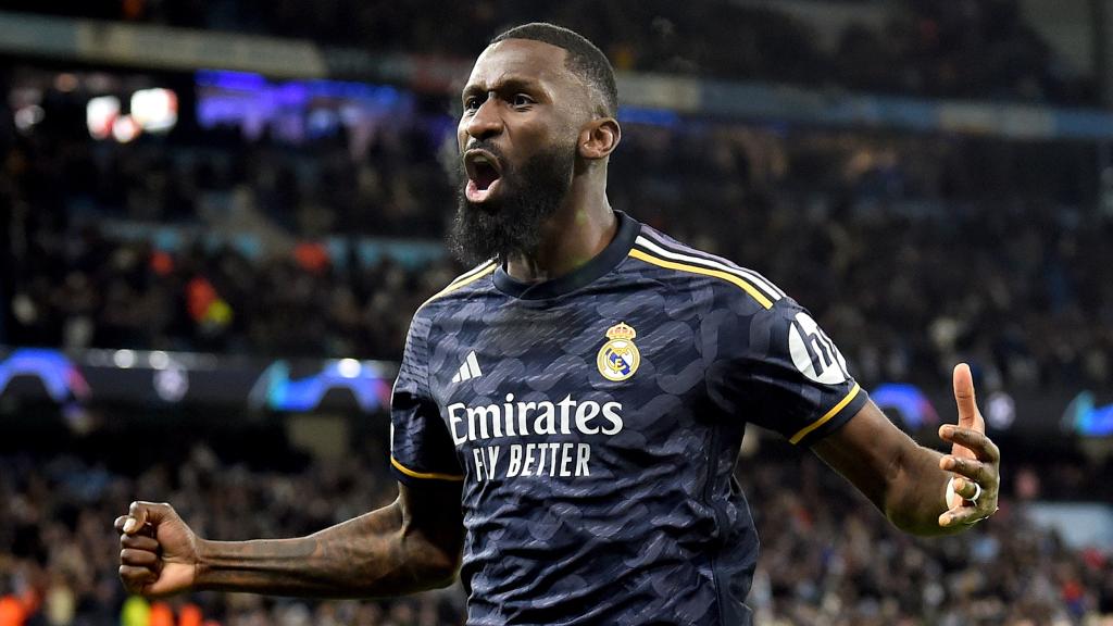 Rüdiger celebra tras marcar el penalti decisivo en la tanda contra el Manchester City