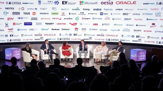 Carla Taboada, directora corporativa de Operaciones de Mapfre ; Tomás Oliva, head of Q-Commerce Partners de Glovo en España; Noelia Hernández (Disruptores); Álvaro de la Mora, head of Strategy de Globant Europa;  Agustín J. Sáenz, director de Estrategia, Mercado y Tecnología de Tecnalia; y Laura Bravo, directora de Transformación Digital de Finetwork