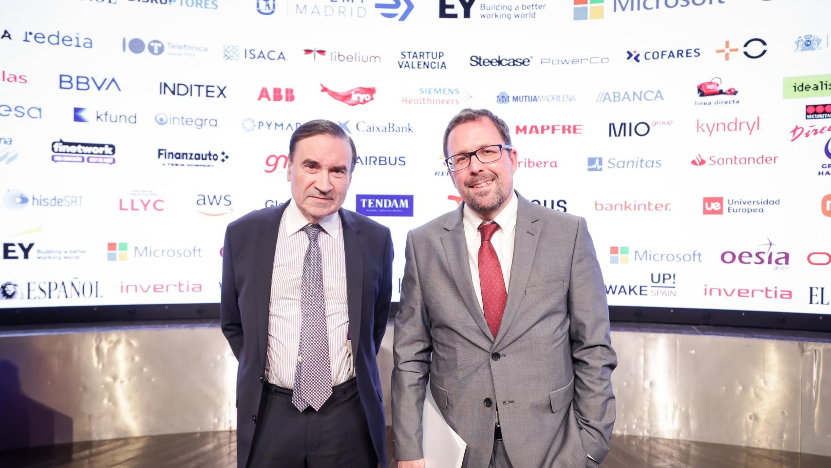 Pedro J. Ramírez, presidente ejecutivo y director de EL ESPAÑOL, y Raül Blanco Díaz, presidente de Renfe-Operadora, en la cuarta jornada del Wake Up, Spain 2024! 'Las grandes oportunidades de España en una Europa en cambio'.