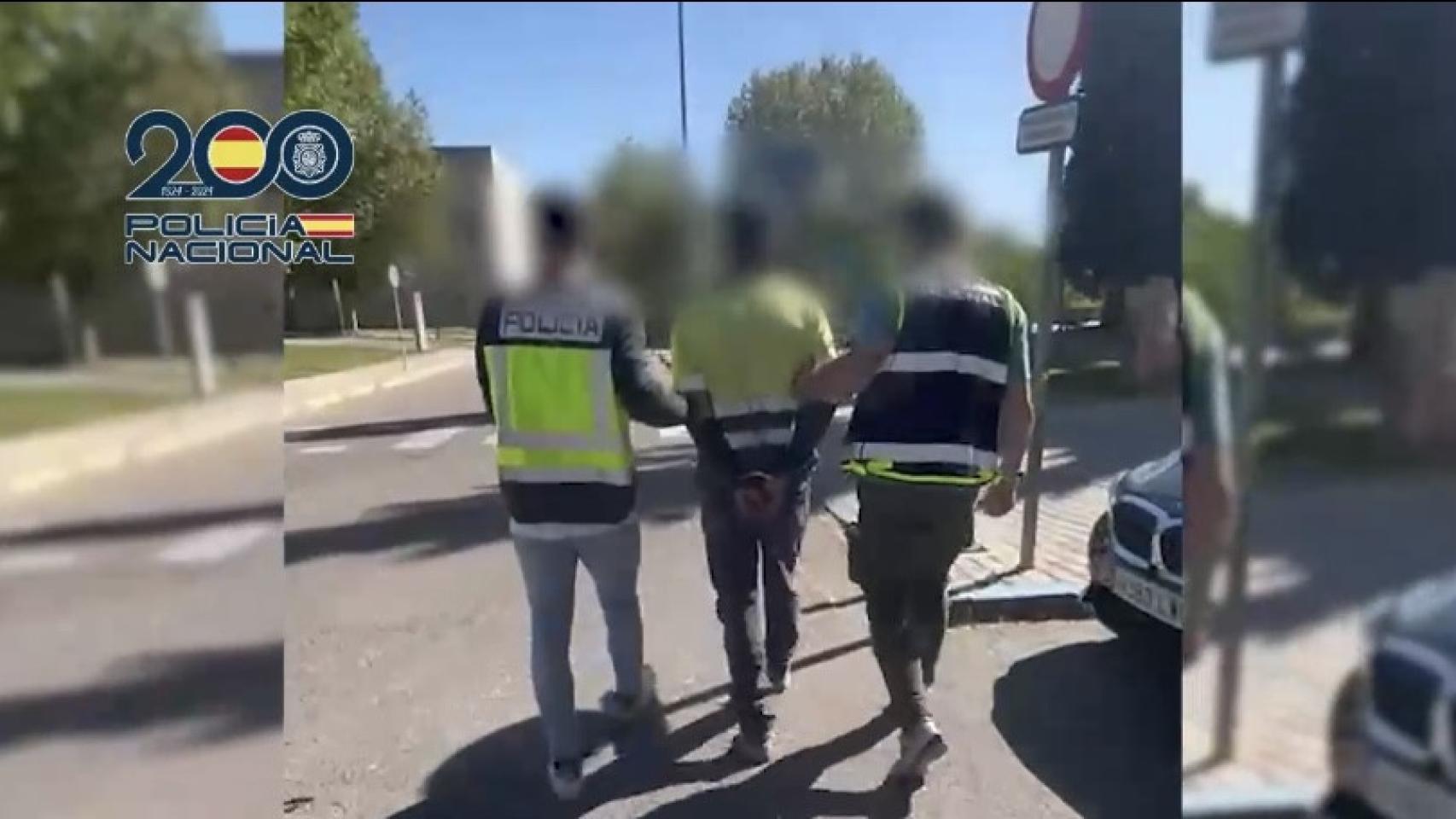 La Policía Nacional detiene en Madrid a un destacado miembro de la mara violenta 'Pandilla Barrio 18' que estaba buscado por las autoridades de El Salvador.