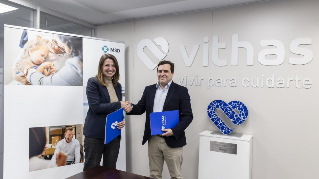 La firma del acuerdo entre Vithas y MSD.