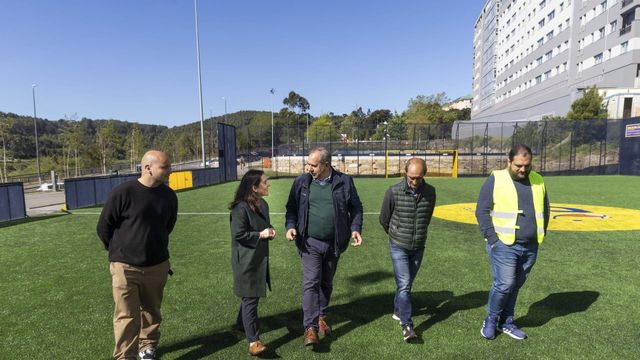Inés Rey y Manuel Vázquez visitaron la Cruyff Court de Novo Mesoiro