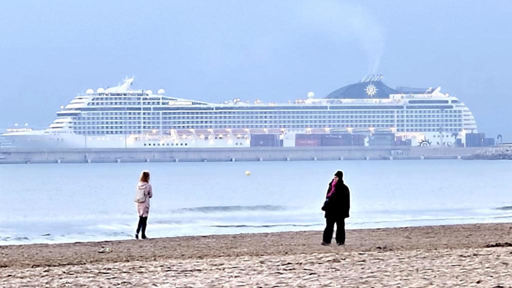 Crucero de MSC atracado en el Puerto de Valencia. EE
