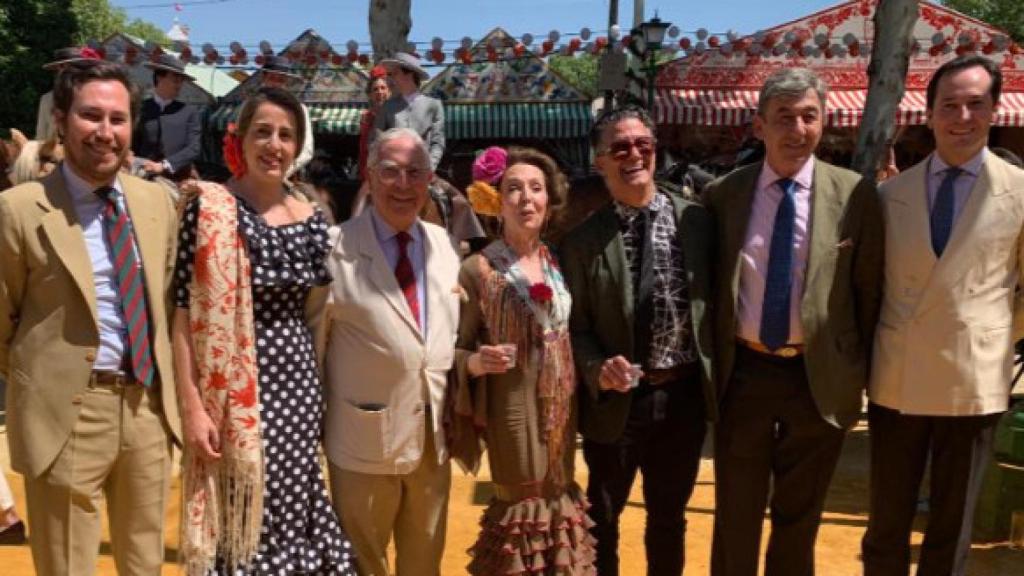 Beatriz Valdenebro con el premiado.