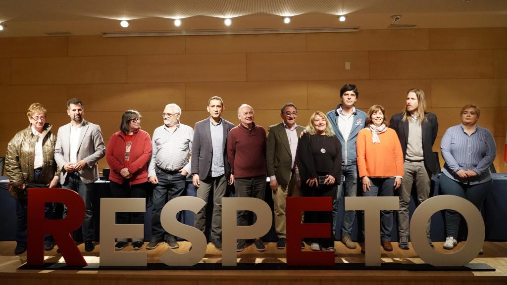 Representantes de UGT, CCOO, PSOE, Podemos, IU, Confederación Intersindical, Cavecal y Coordinadora de Mujeres, durante la presentación del manifiesto de Villalar 2024, este viernes.