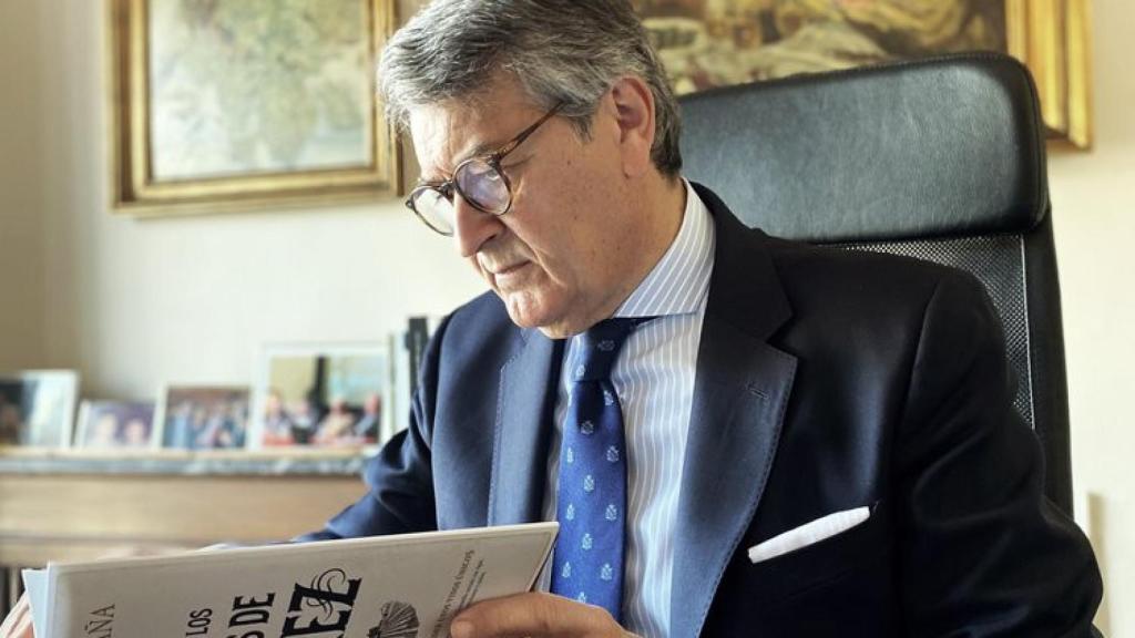 César Saldaña en la presentación de su libro.