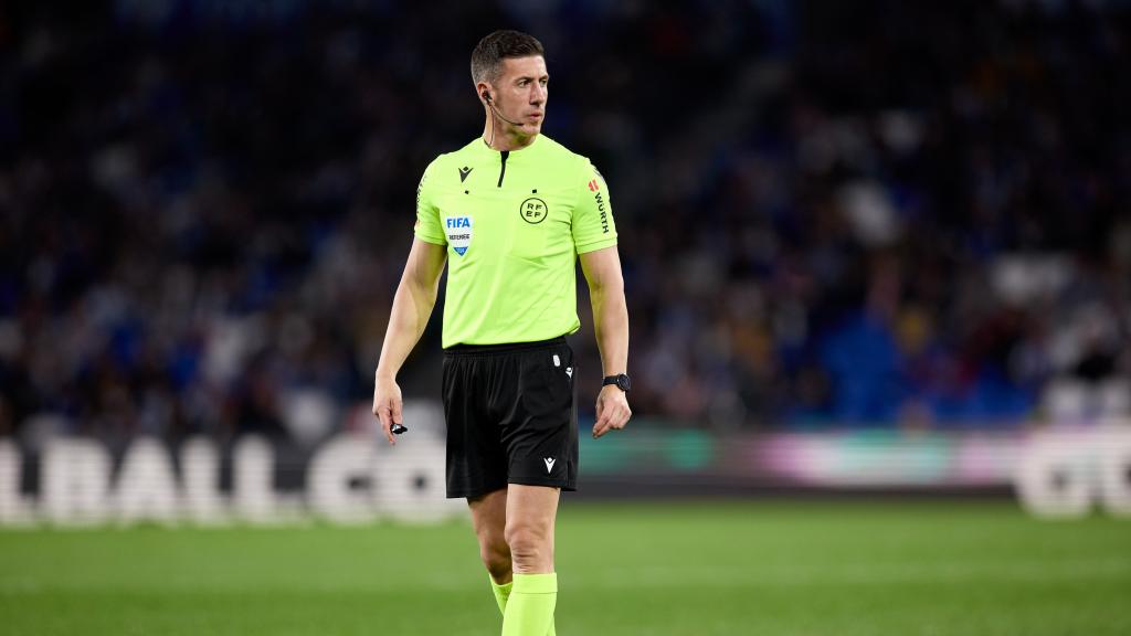 César Soto Grado, durante un partido de LaLiga.