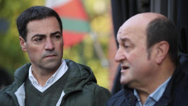 Imanol Pradales y Andoni Ortuzar, el pasado noviembre durante el acto de homenaje a Sabino Arana en Sukarrieta.