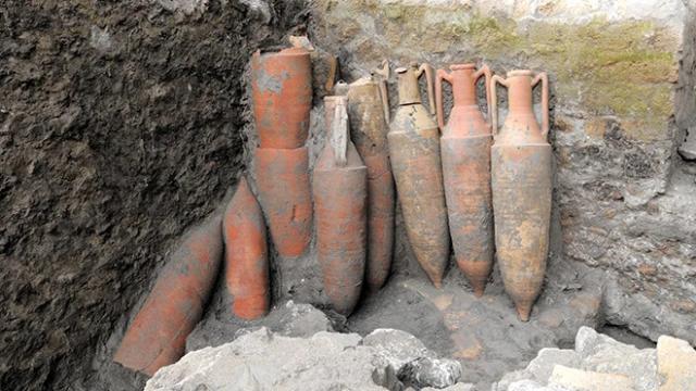 Ánforas descubiertas en la llamada villa de Augusto.