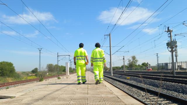Equipo de servicio de mantenimiento de Thales en el trayecto Madrid-Sevilla.