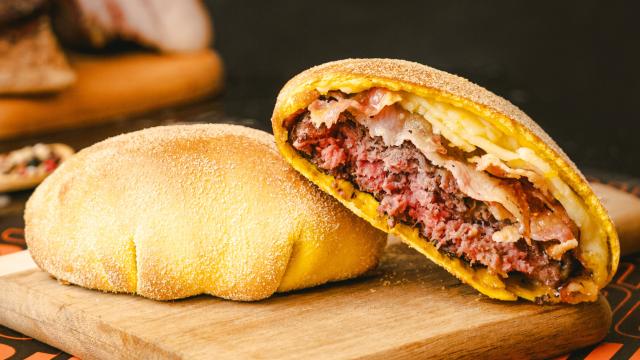 Una de las hamburguesas envueltas de Nugu Burger.