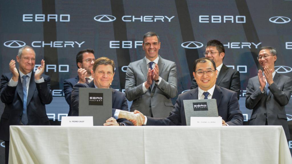 Firma del acuerdo entre Ebro-EV Motors y el Grupo Chery.